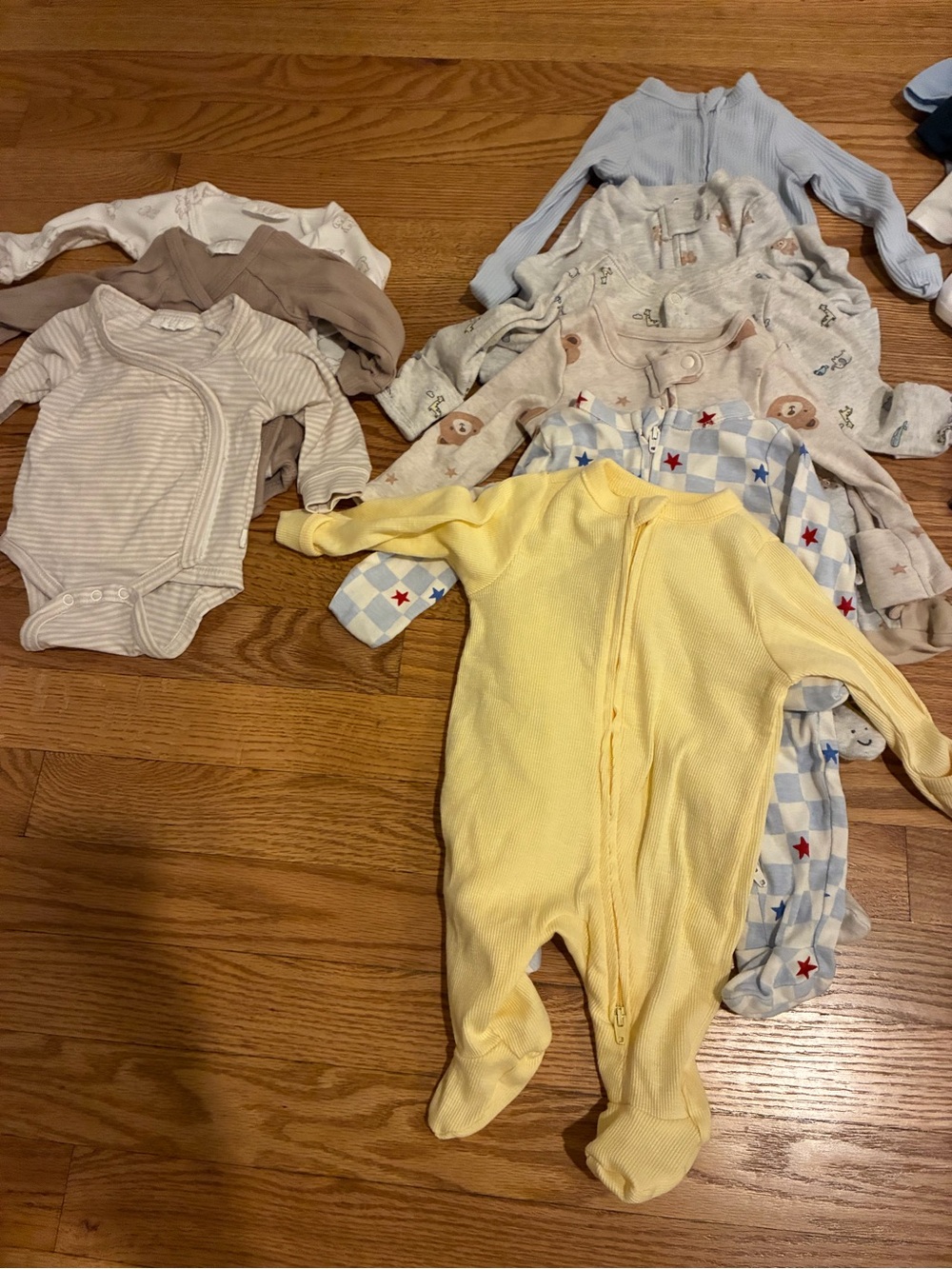 Newborn clothes bundle - Picture 4 of 4